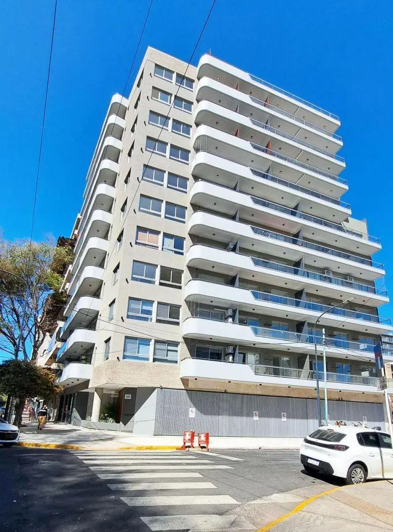 Departamento 5 ambientes. | AV. ALVAREZ THOMAS al 3100 2