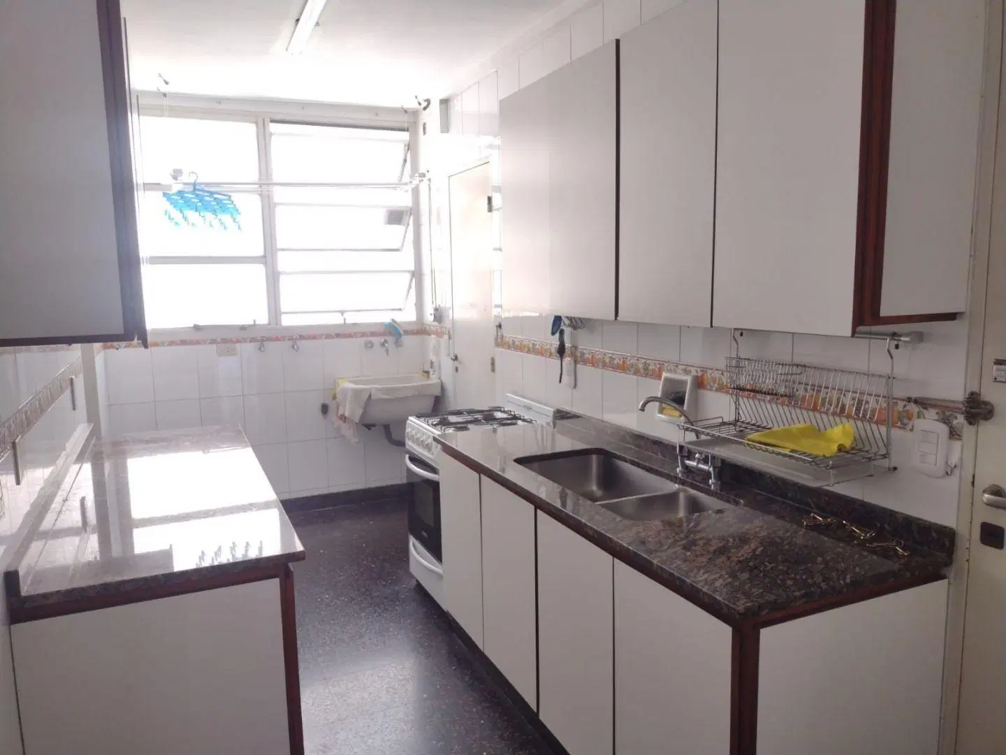 VENTA DE 3 AMBIENTES CON DEPENDENCIA EN RECOLETA 3