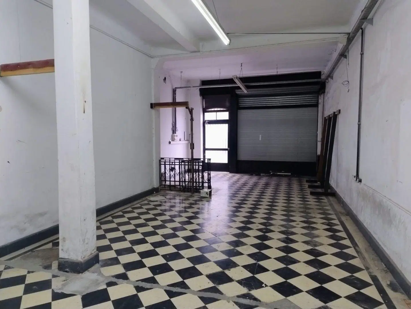 Local . | Ayacucho al 100 4
