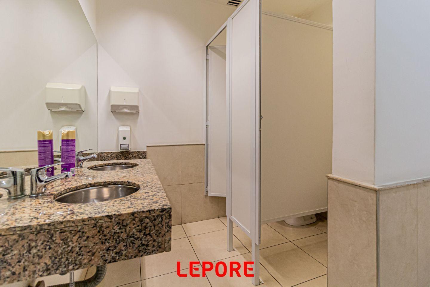 Foto de Departamento 6 ambientes 0 dormitorios. | Alem al 800, imagen 4