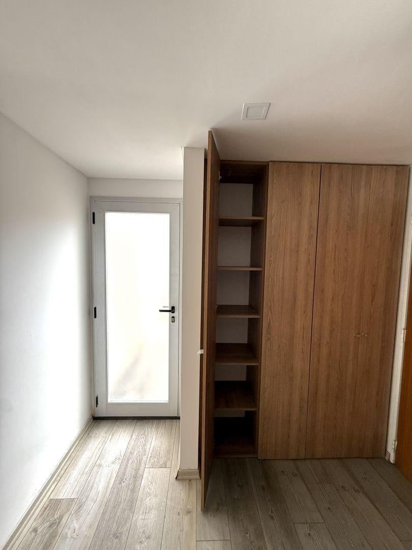 Foto de VENTA DEPARTAMENTO EN LINIERS 3 AMB A ESTRENAR CON COCHERA, PATIO Y, imagen 3