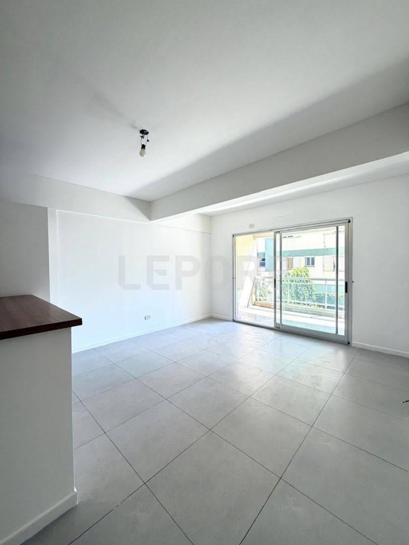 Foto de Amplio 2 ambientes apto crédito en Caballito, terraza y parrilla, imagen 1