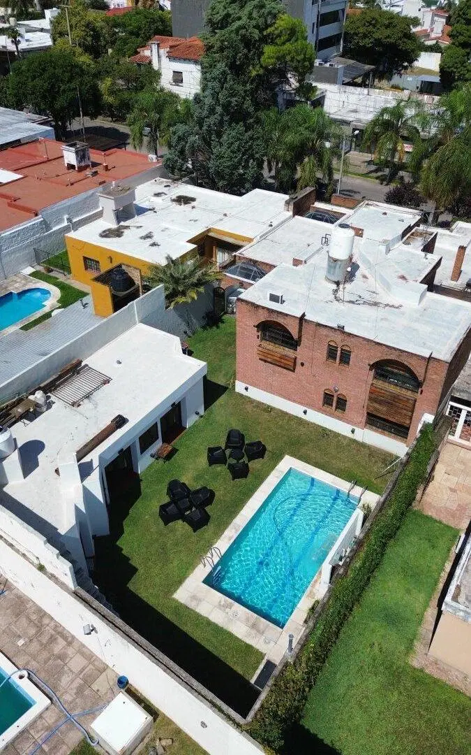 VENDO CASA EN B° CERRO DE LAS ROSAS, IMPORTANTE 4