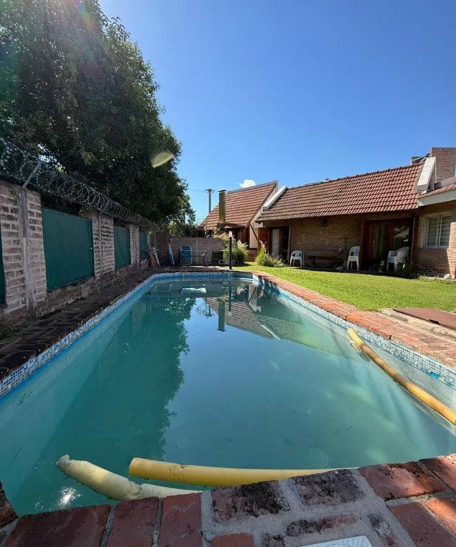 Casa En Venta 3Dorm, Pileta, Arguello 2