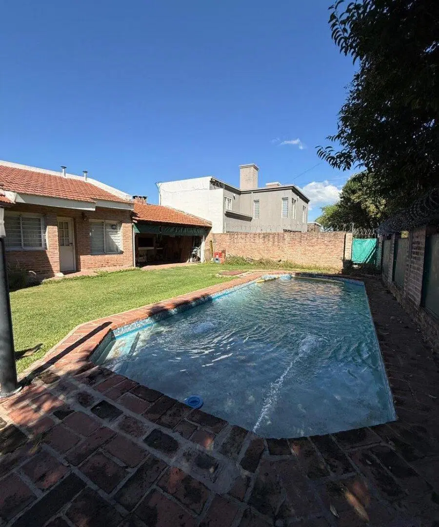 Casa En Venta 3Dorm, Pileta, Arguello 1