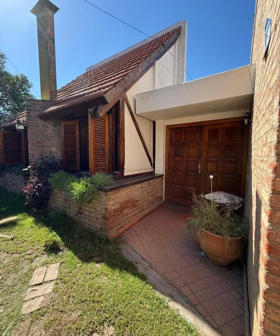 Casa En Venta 3Dorm, Pileta, Arguello 5