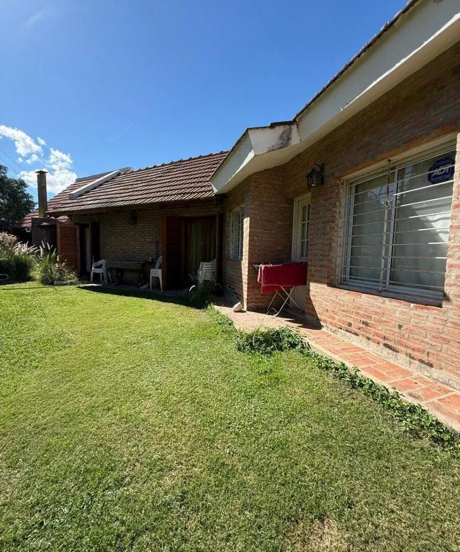 Casa En Venta 3Dorm, Pileta, Arguello 3