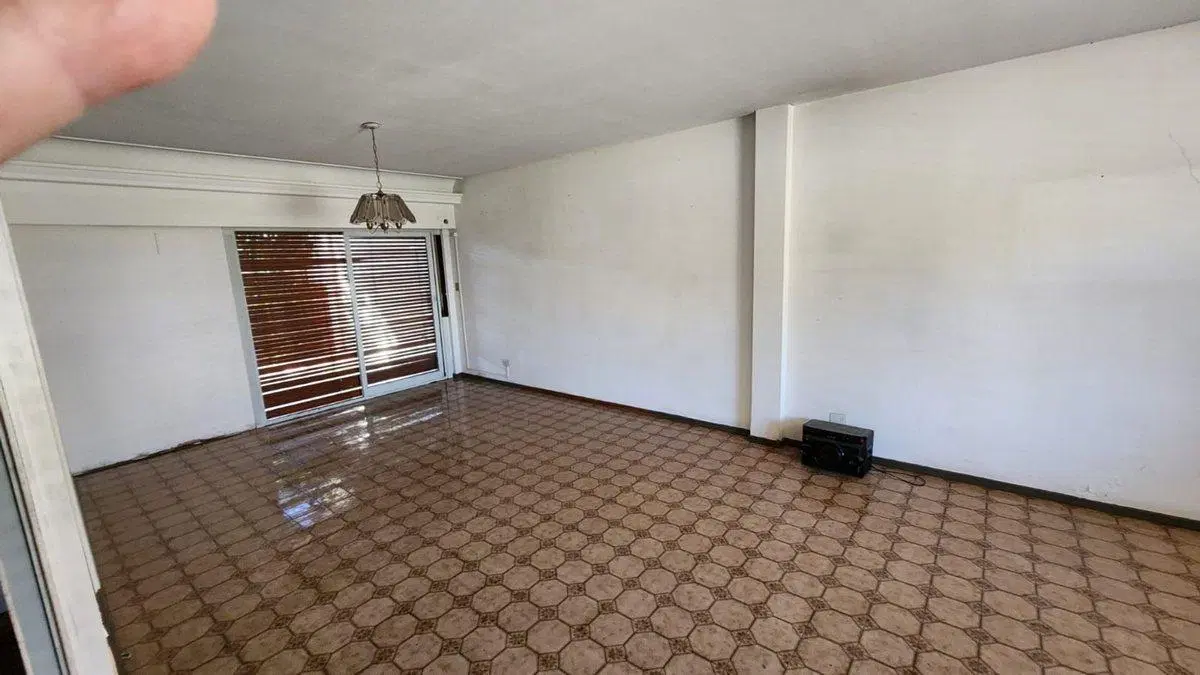 IMPORTANTE CASA SE VENDE EN COLECTORA DE GRAL PAZ 5