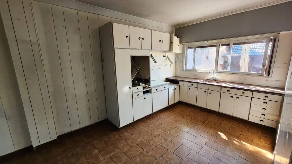 IMPORTANTE CASA SE VENDE EN COLECTORA DE GRAL PAZ 3