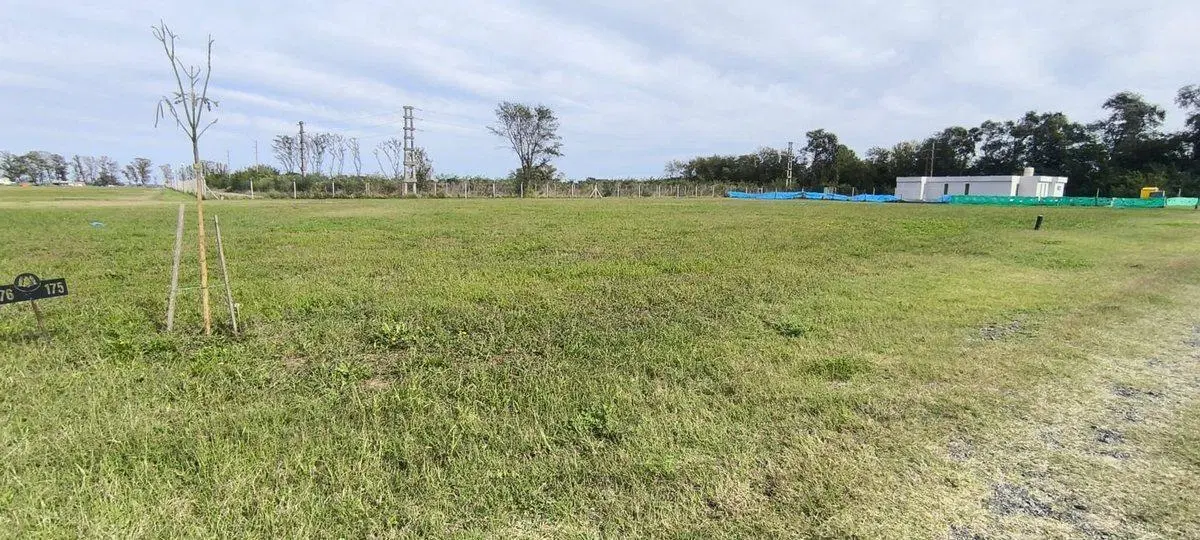 OPORTUNIDAD LOTE EN BARRIO  LOS TRES PINOS 1340 m2 5