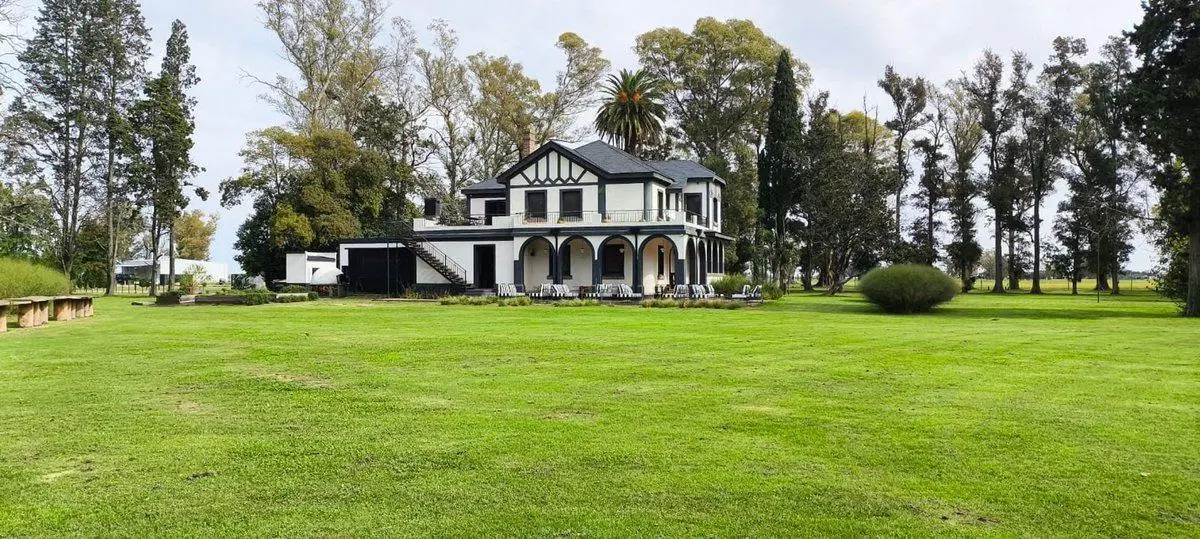OPORTUNIDAD LOTE EN BARRIO  LOS TRES PINOS 1340 m2 2