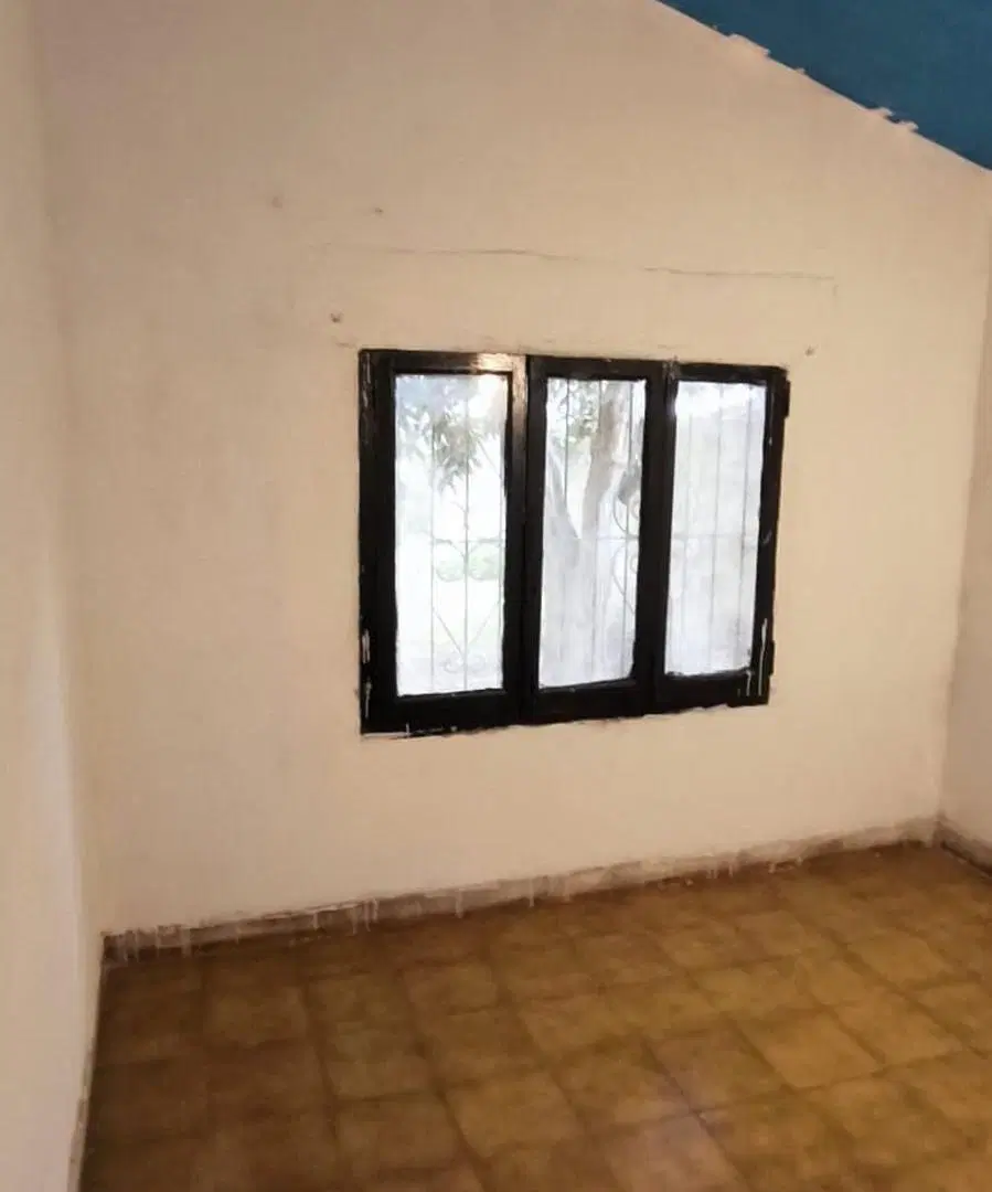 CASA 3 AMBIEBTES Y TERRENO MORENO BARRIO PARQUE 4