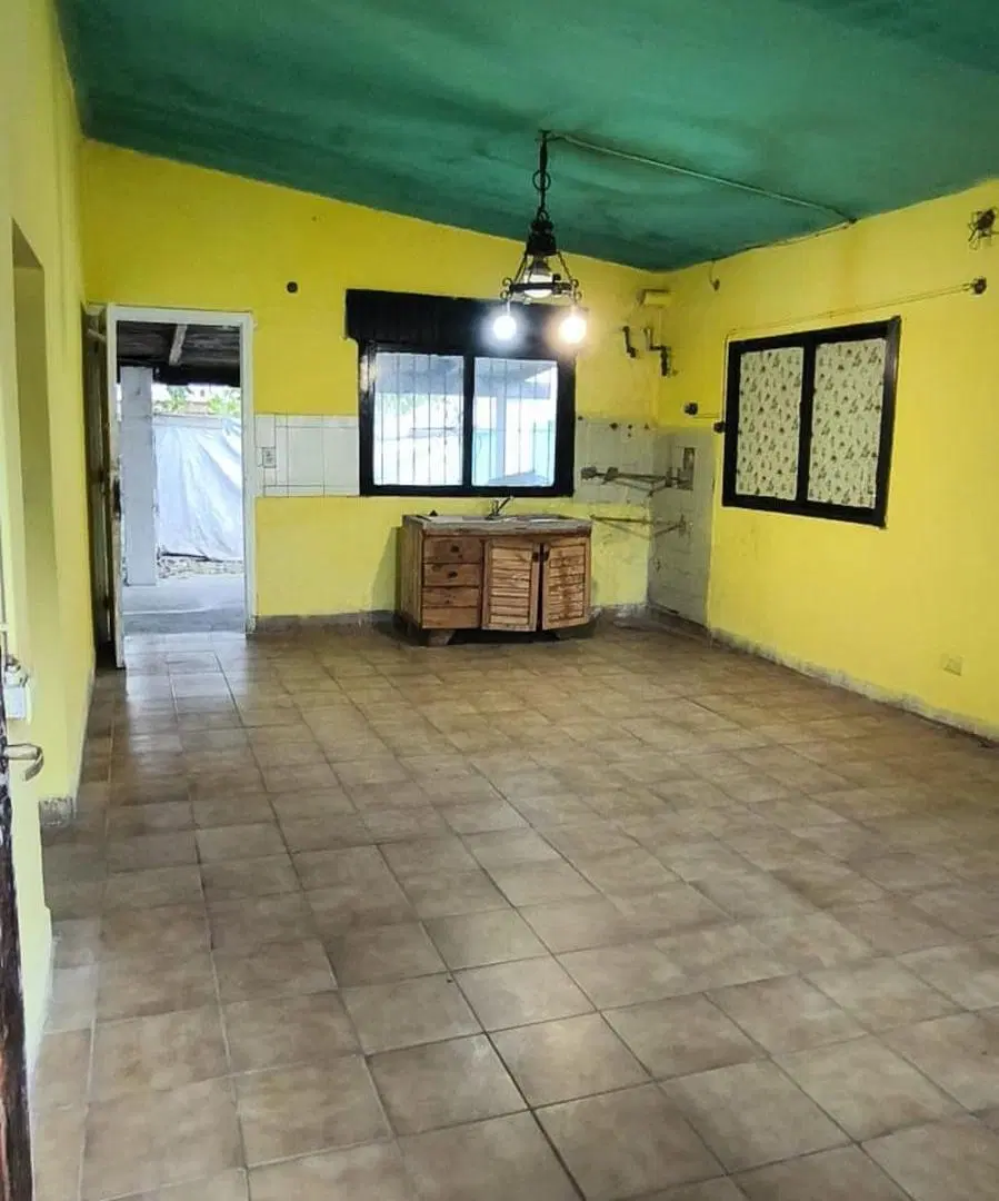 CASA 3 AMBIEBTES Y TERRENO MORENO BARRIO PARQUE 3