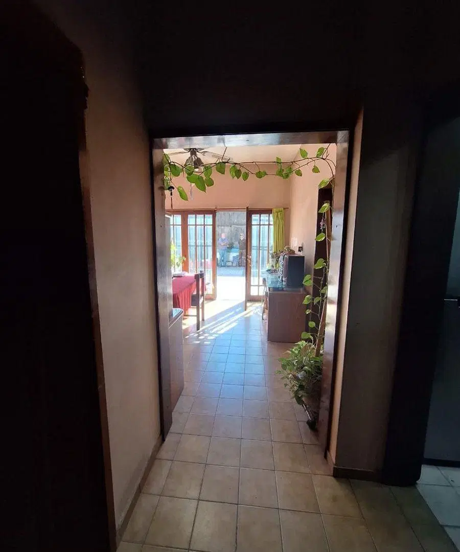 Casa 4 Ambientes, patio, terraza y garage. Caseros 5