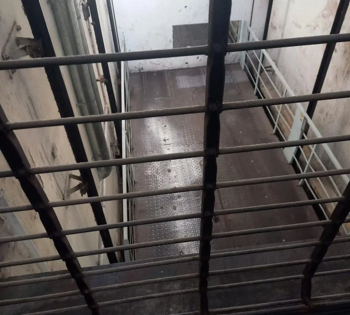 se vende cochera en edificio 4