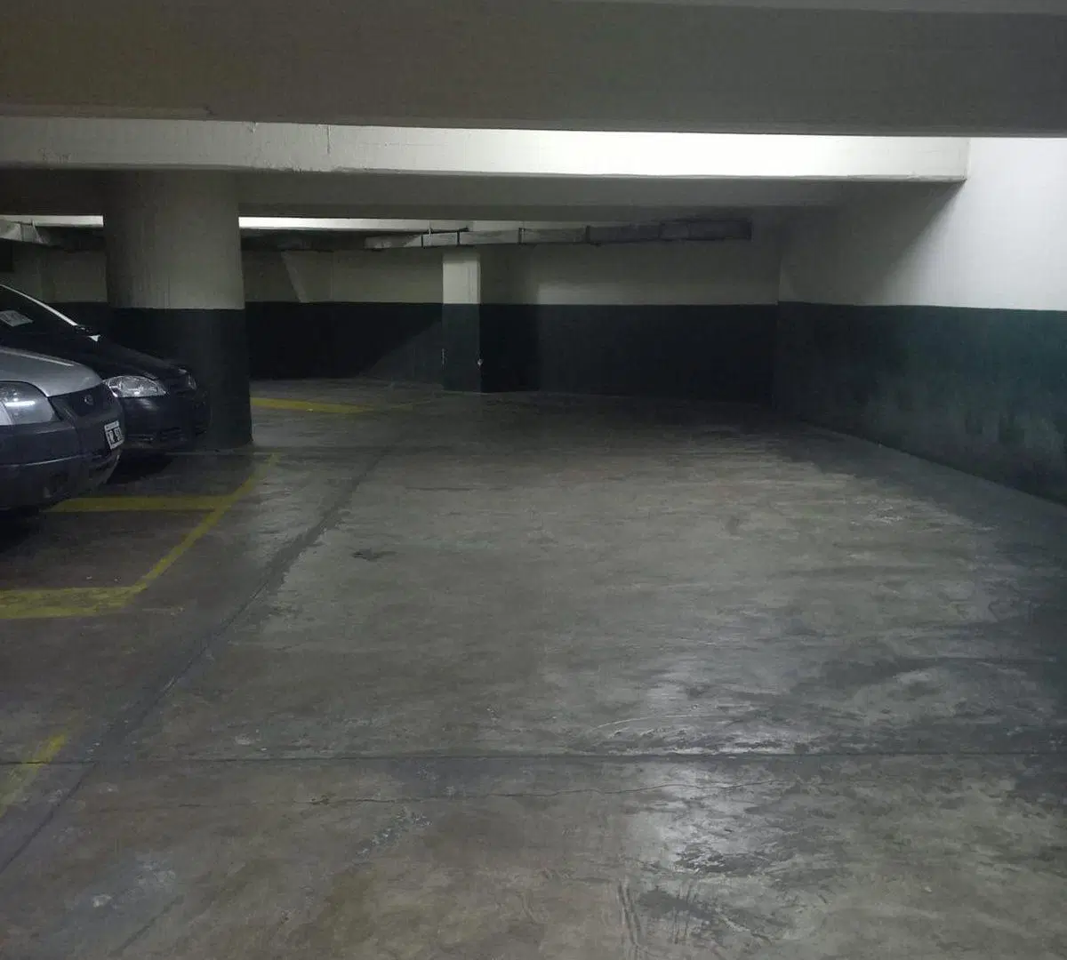 se vende cochera en edificio 5