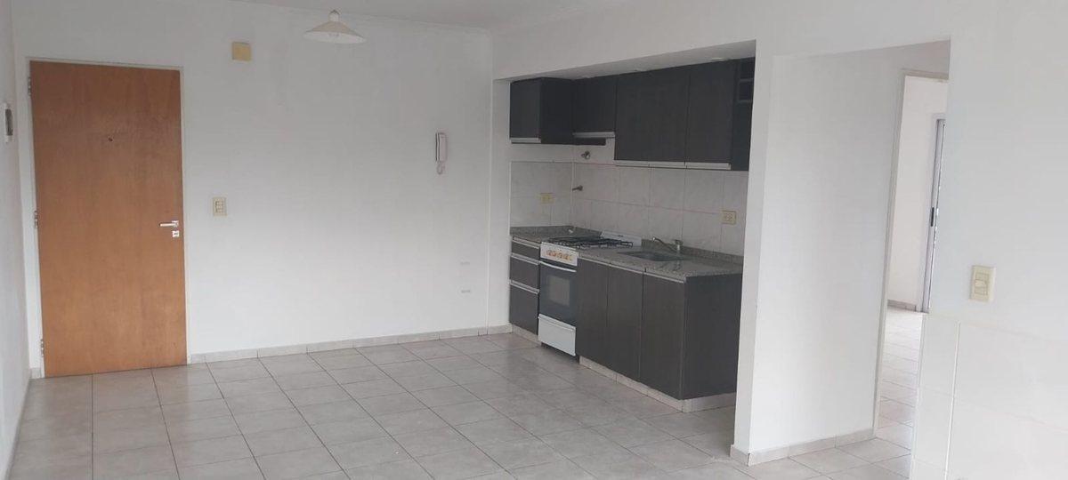 Foto de MODERNO DEPARTAMENTO 3 AMBIENTES C/COCHERA, imagen 2