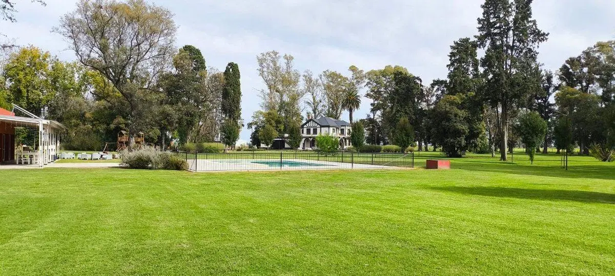 OPORTUNIDAD LOTE EN BARRIO  LOS TRES PINOS 1340 m2 4