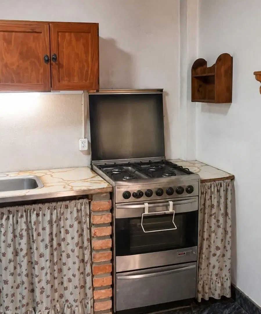 CASA 3 AMB. CON AMPLIO JARDIN Y COCHERA MORENO 5