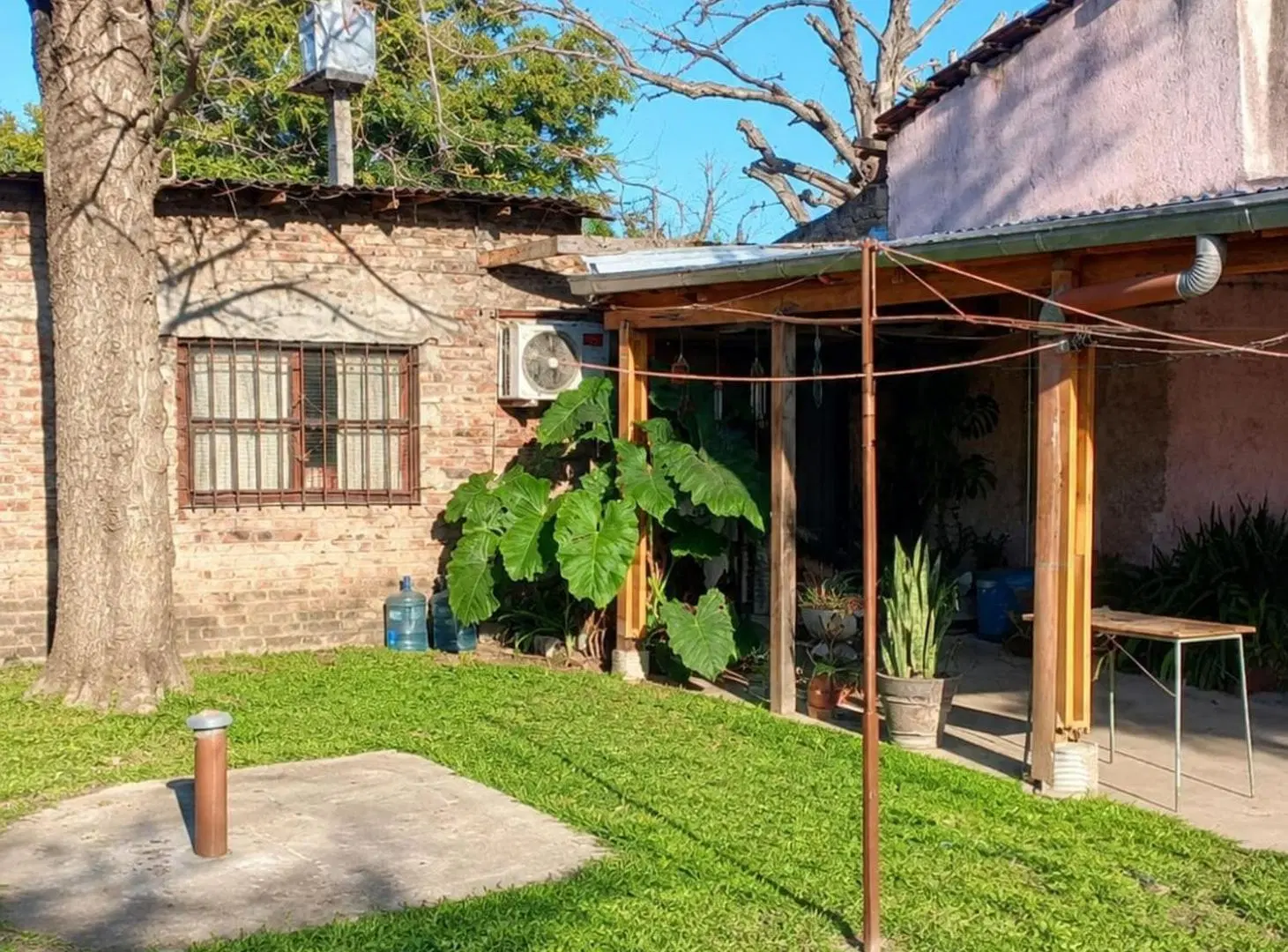 CASA 3 AMB. CON AMPLIO JARDIN Y COCHERA MORENO 4