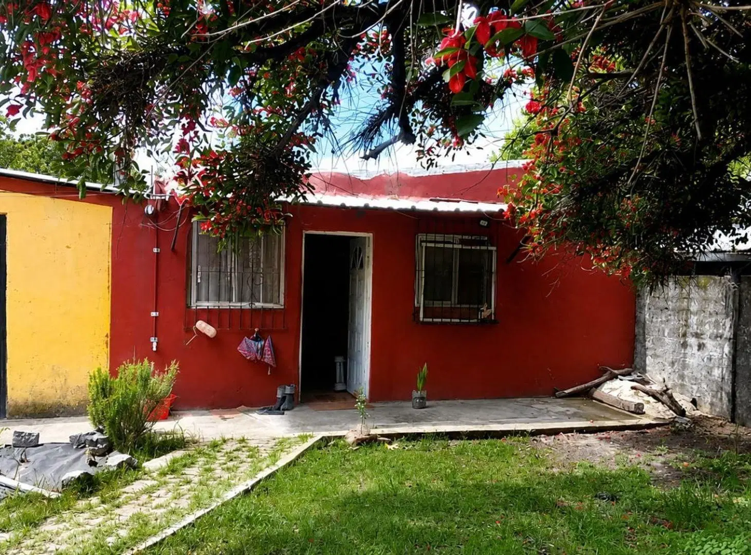 DOS CASA EN TERRENO DE 700 m2 MORENO 4