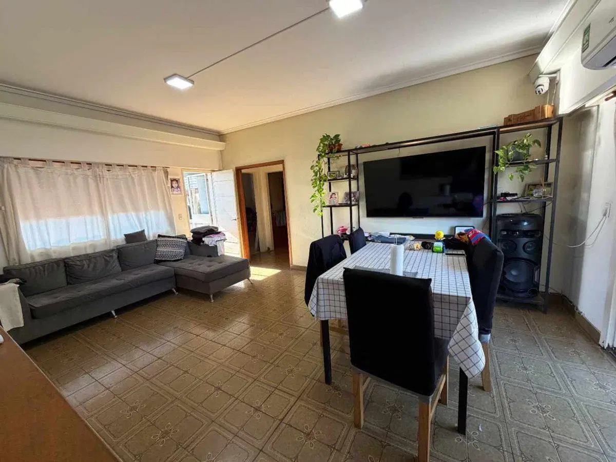CASA 4 AMBIENTES CON TERRAZA Y GARAGE/LOCAL 2