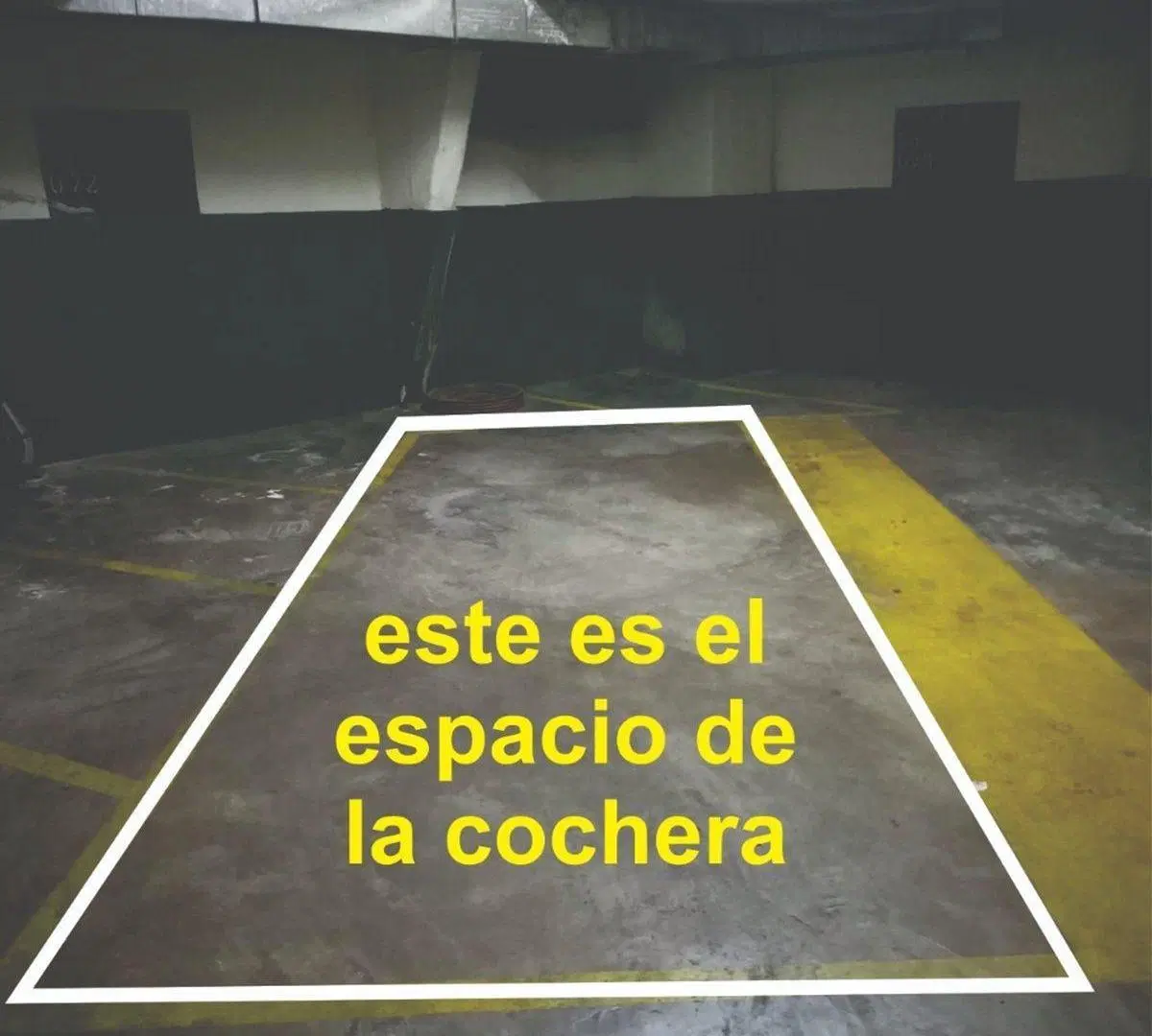 se vende cochera en edificio 3