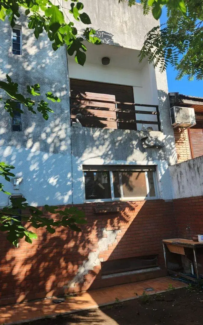 IMPORTANTE CASA SE VENDE EN COLECTORA DE GRAL PAZ 5