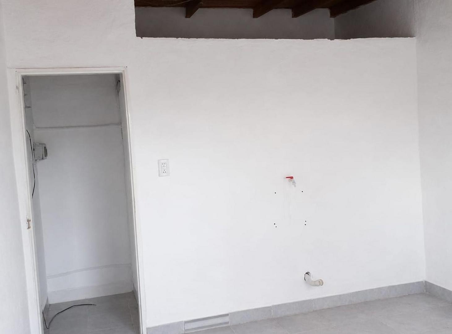 Foto de CASA C/NEGOCIO Y DOS DEPARTAMENTOS PASO DEL REY, imagen 3