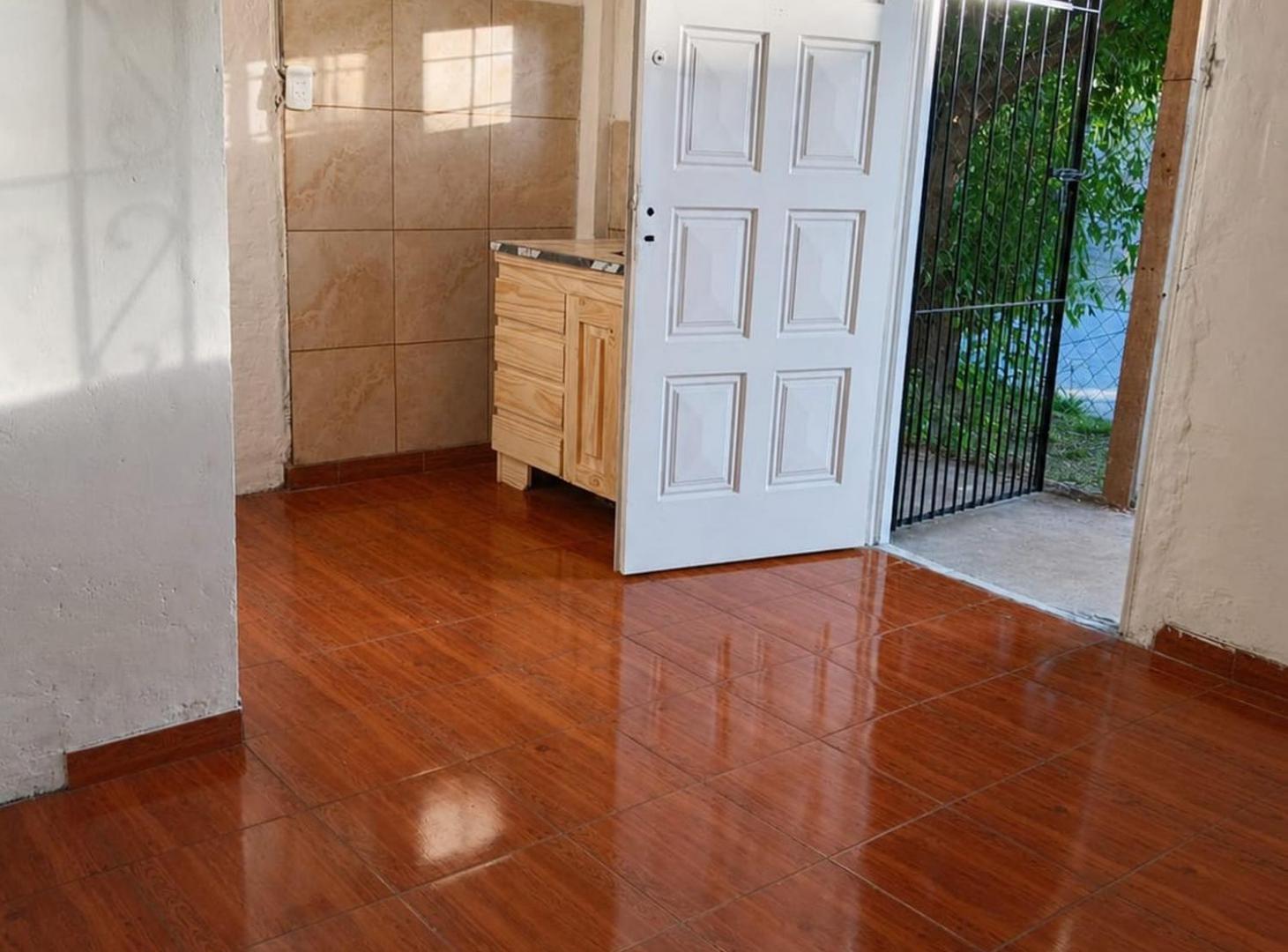 Foto de CASA C/NEGOCIO Y DOS DEPARTAMENTOS PASO DEL REY, imagen 2