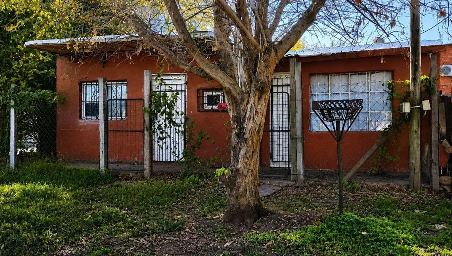 CASA C/NEGOCIO Y DOS DEPARTAMENTOS PASO DEL REY 8