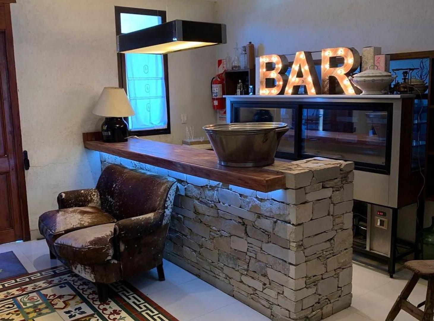 Foto de ALQUILER LOCAL COMERCIAL- 100Mts del Acceso Oeste, imagen 3