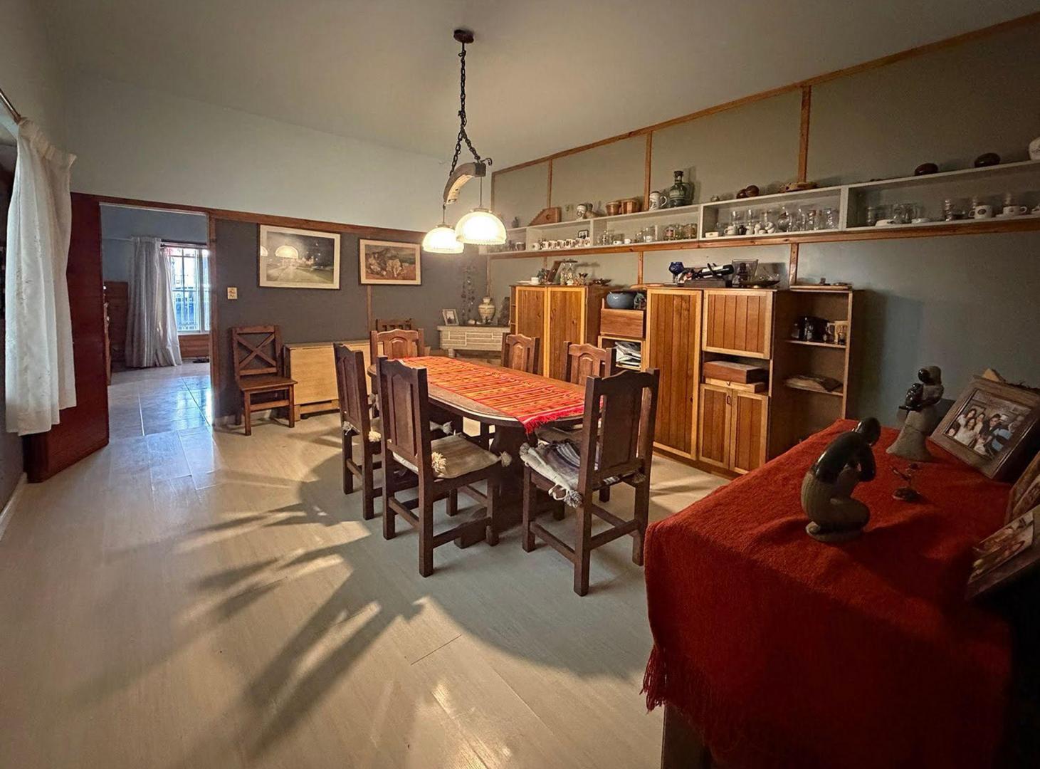 Foto de Venta casa en Villa Real con piscina y garage, imagen 1