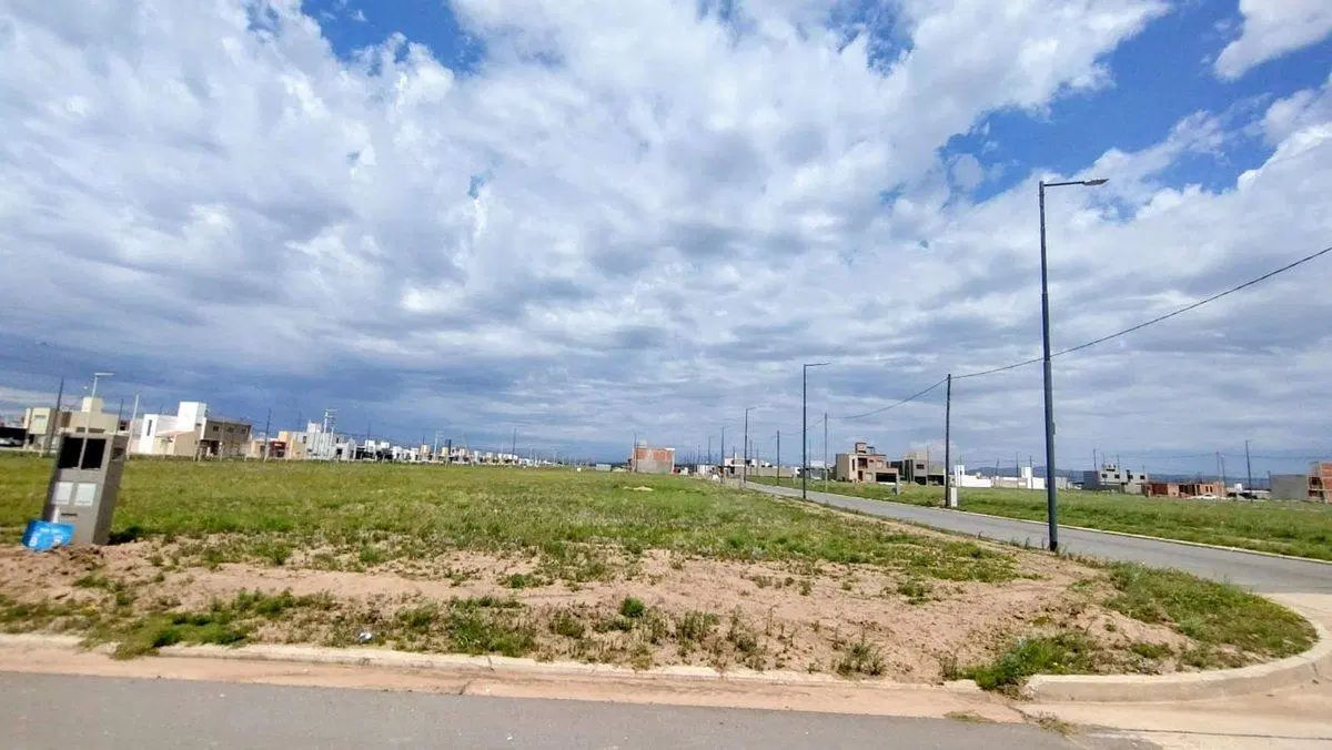 VENTA DE LOTE EN PAMPAS DE MANANTIALES 5