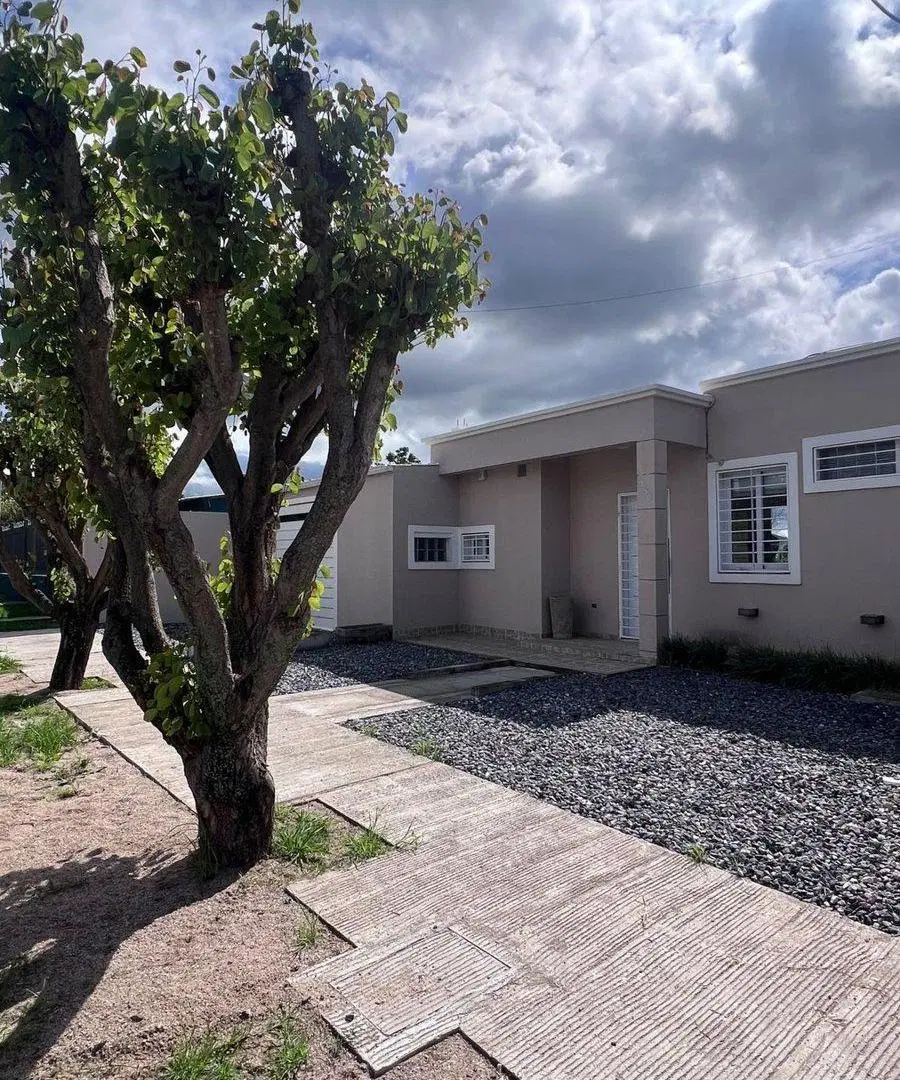 VENTA CASA LA CALERA CENTRO 2 DORMITORIOS 5