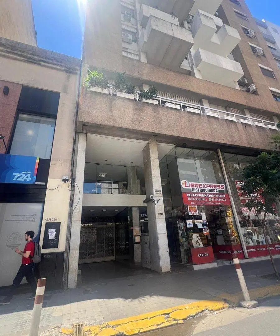 VENTA COCHERA AV COLON 720 CORDOBA 4