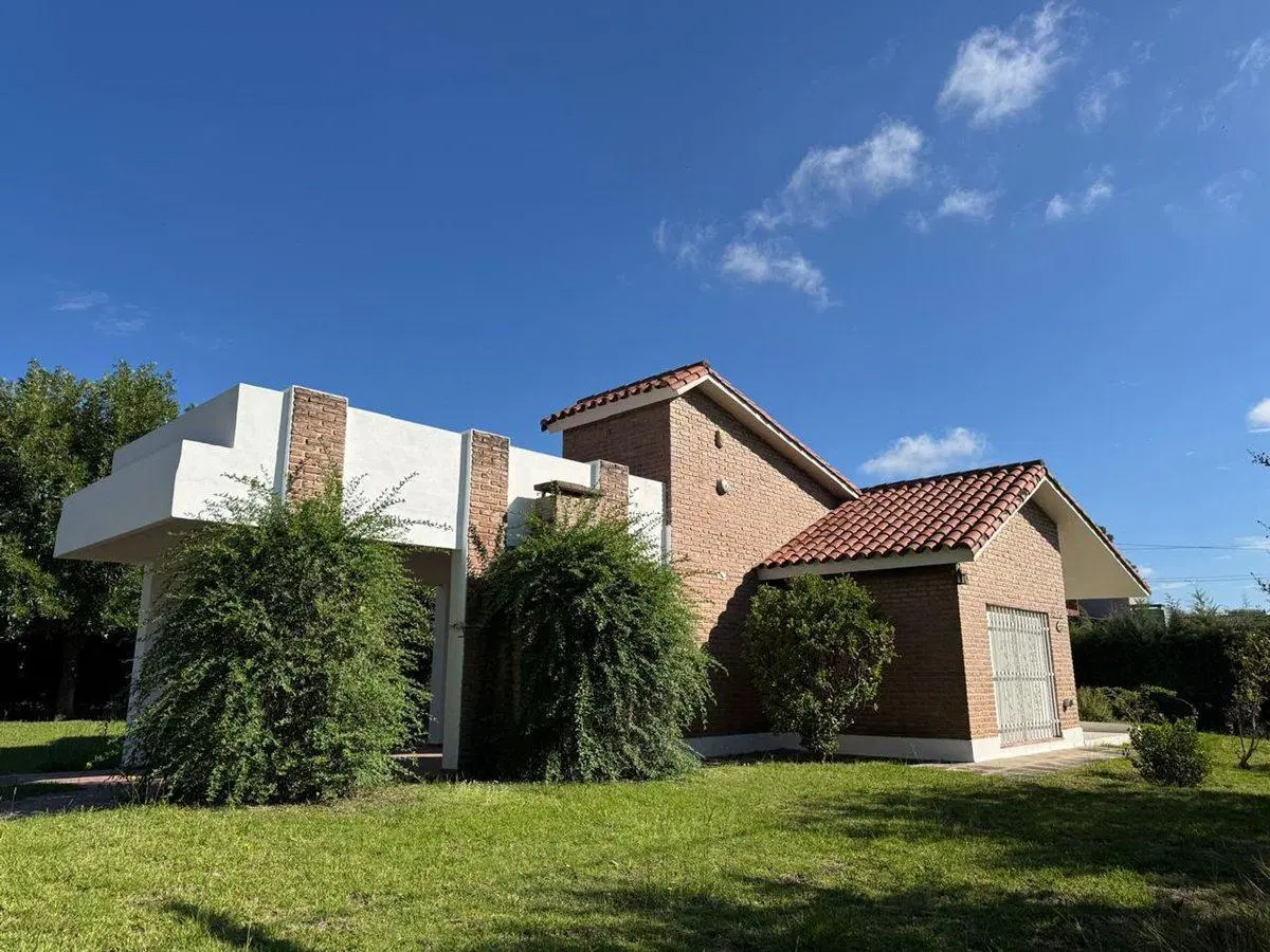 VENTA CASA CARLOS PAZ SOBRE RIO 2