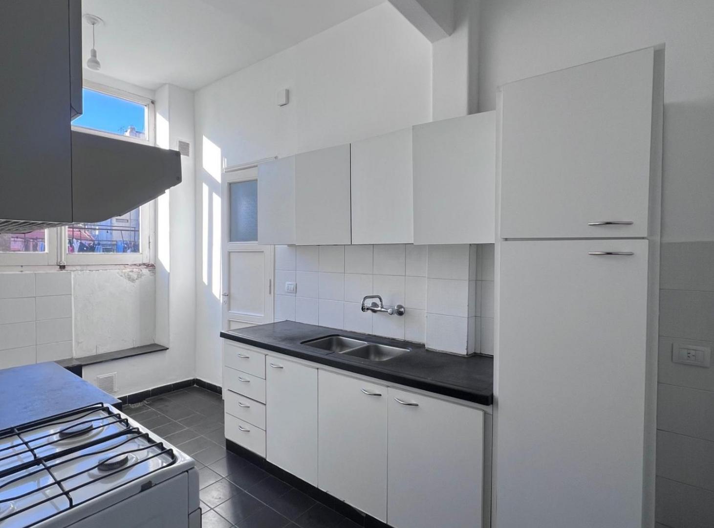 Foto de VENTA DEPARTAMENTO 2P BELGRANO Y D FUNES. TERRAZA, imagen 2