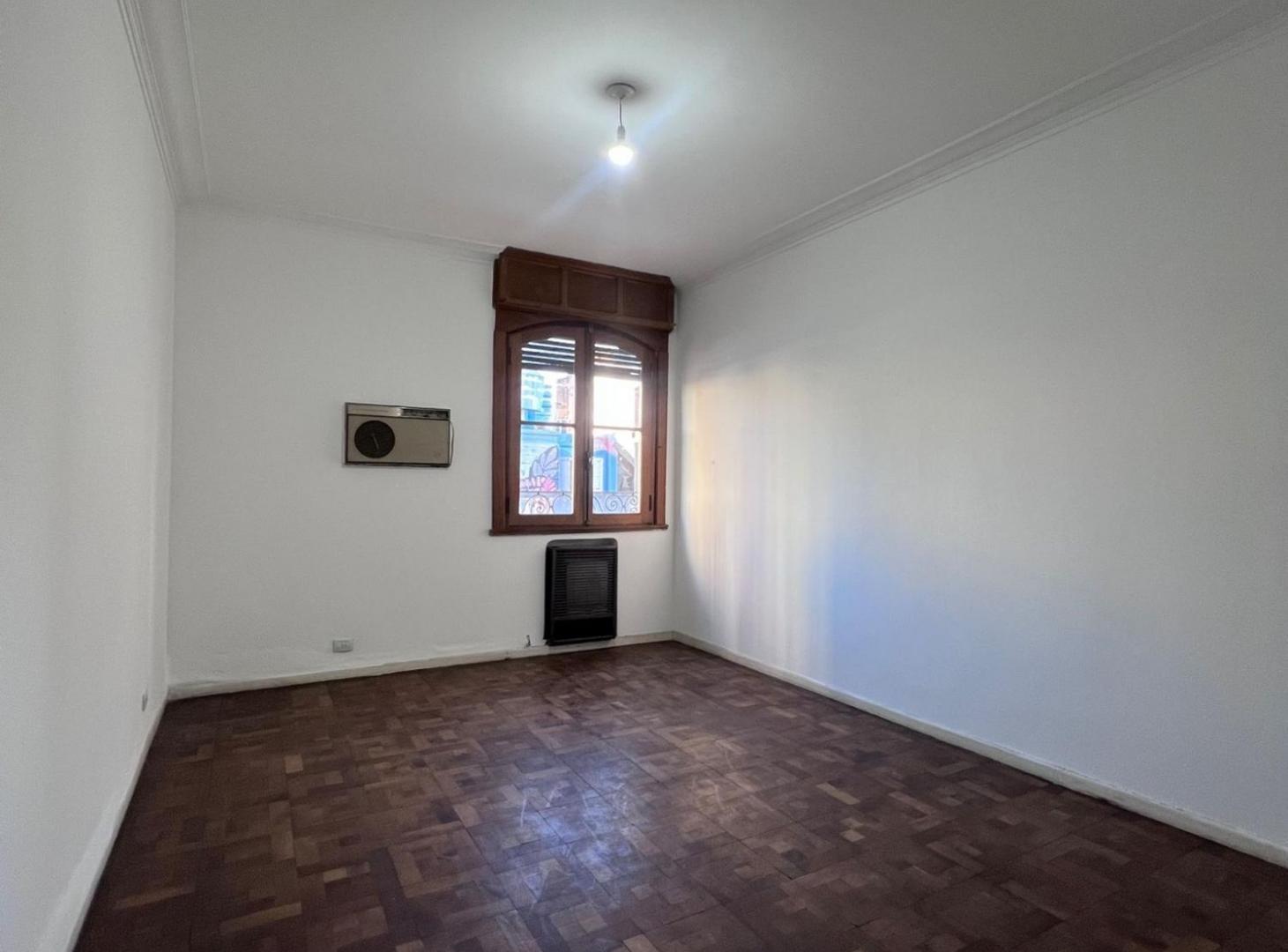 Foto de VENTA DEPARTAMENTO 2P BELGRANO Y D FUNES. TERRAZA, imagen 3