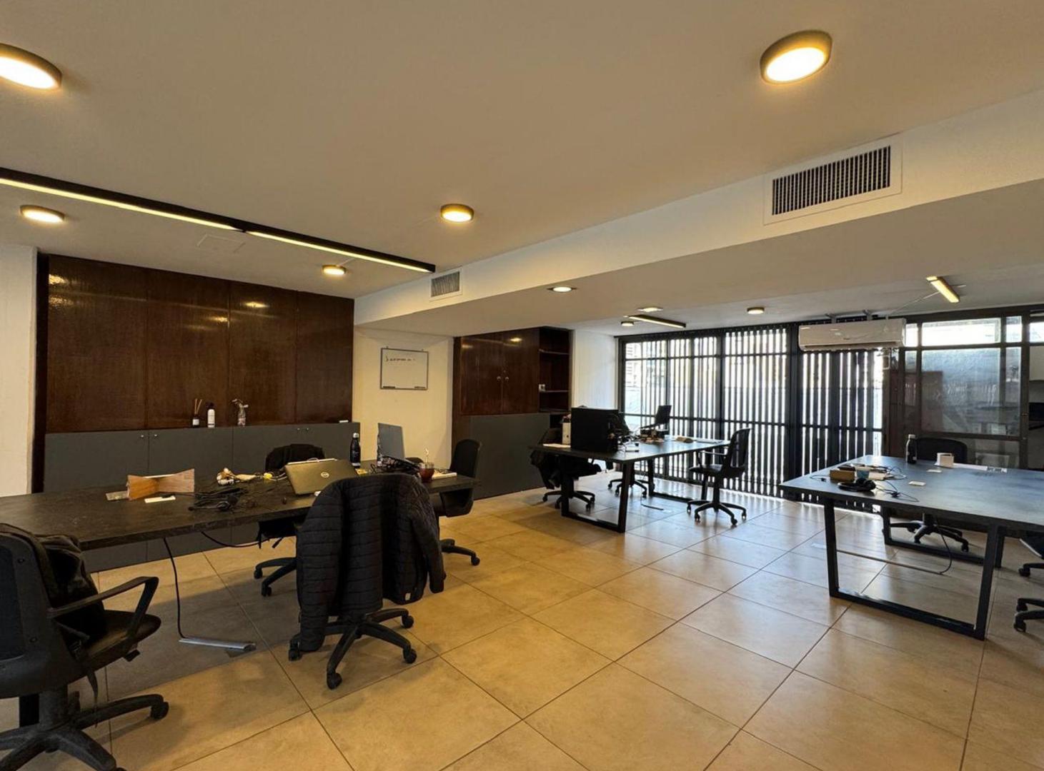Foto de VENTA OFICINA CENTRO 300 M2 CASEROS 261, imagen 2