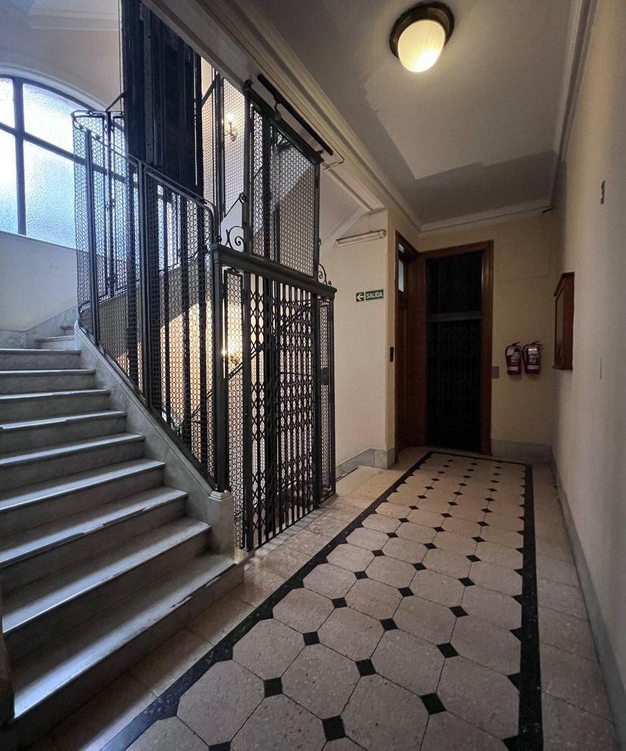 Foto de VENTA OFICINA CENTRO EDIFICIO MINETTI SEGURI, imagen 1
