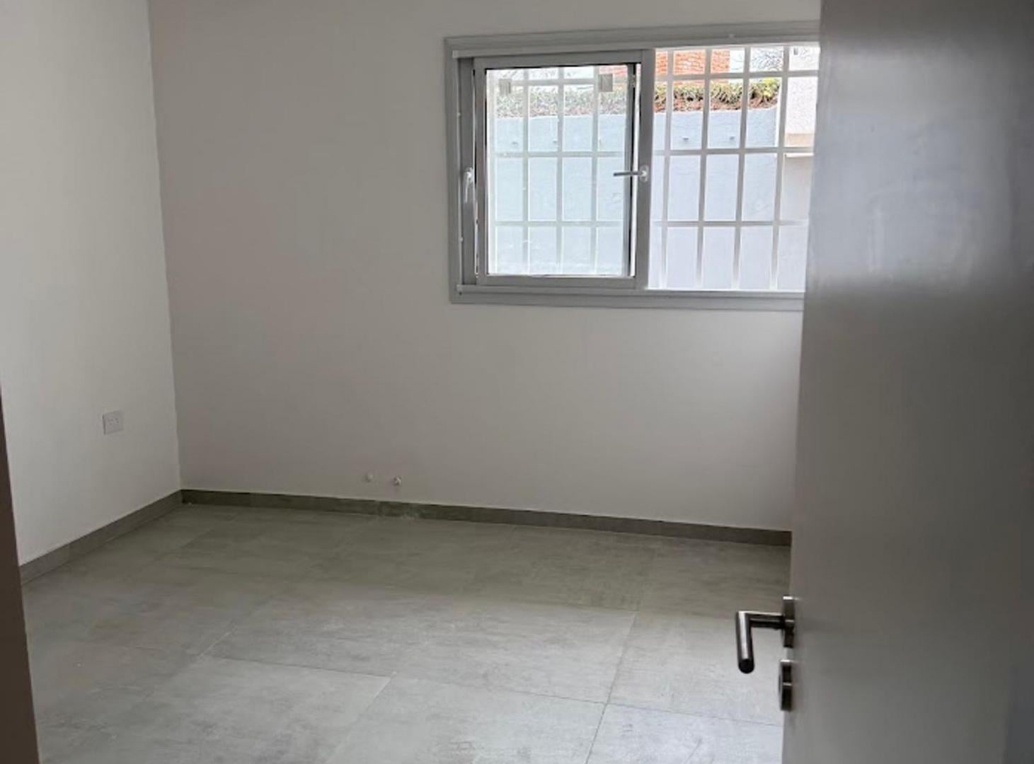 Foto de Casa en Alquiler Cerro Chico 3 Dorm Cochera doble, imagen 3
