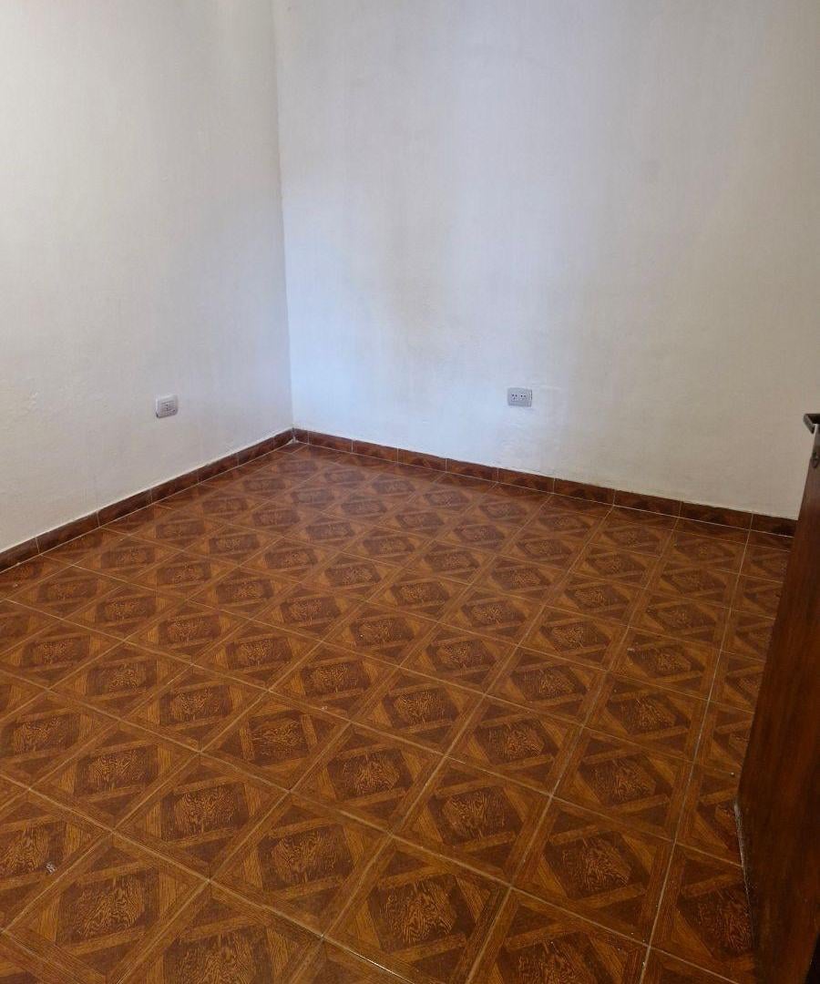 Foto de CASA AL FRENTE CON AMPLIO TERRENO, imagen 1