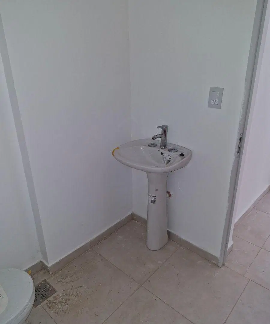 LOCAL COMERCIAL A ESTRENAR 4