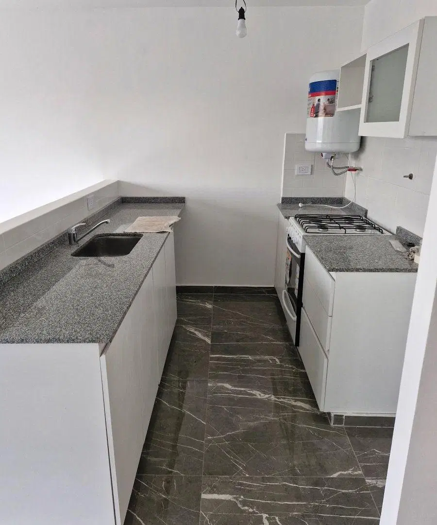 PISO EXCLUSIVO 3 DORMITORIOS PARRILLERO Y TERRAZA DE USO EXCLUSIVO 5