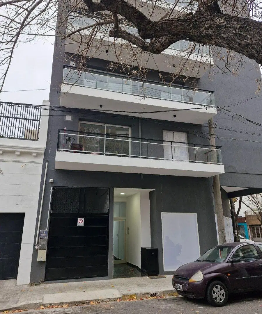 PISO EXCLUSIVO 3 DORMITORIOS PARRILLERO Y TERRAZA DE USO EXCLUSIVO 1