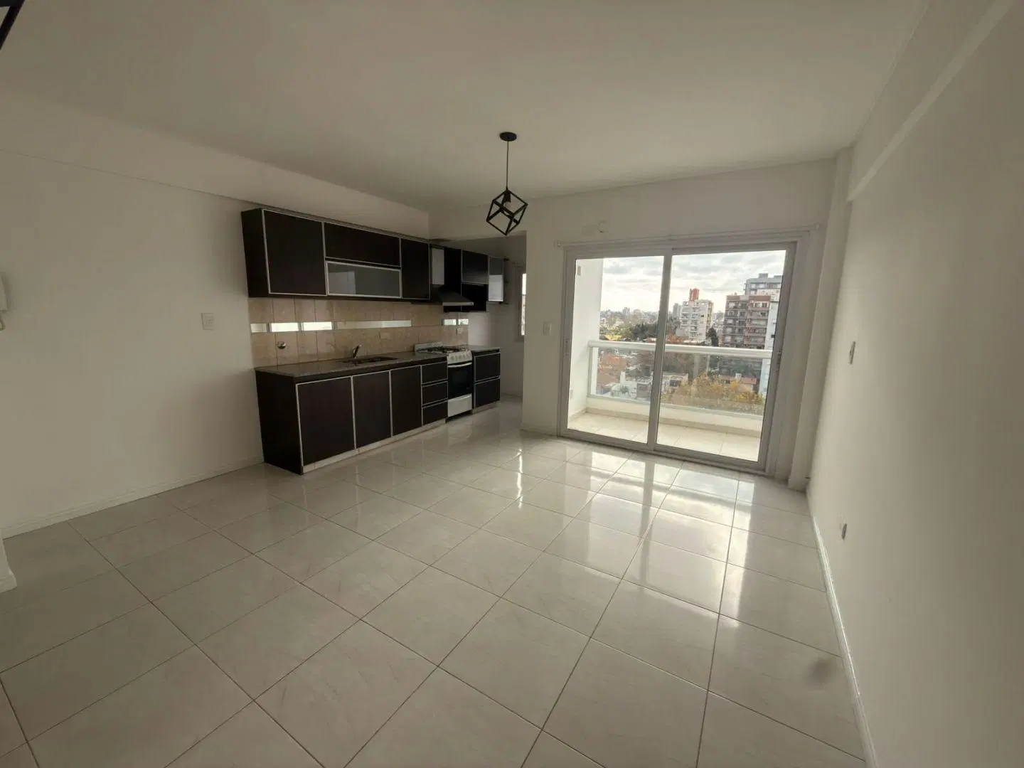 ALQUILER 2 AMBIENTES EN CASEROS 4