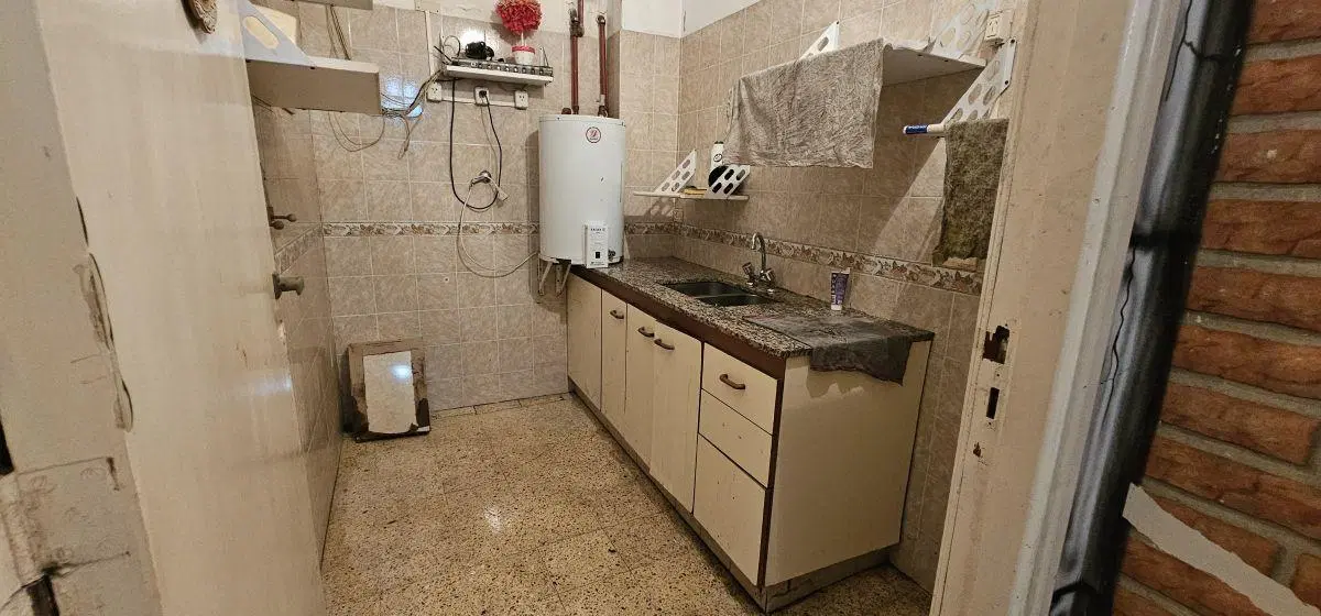 ALQUILER LOCAL EN 1 PISO + PH PB + FONDO LIBRE 4