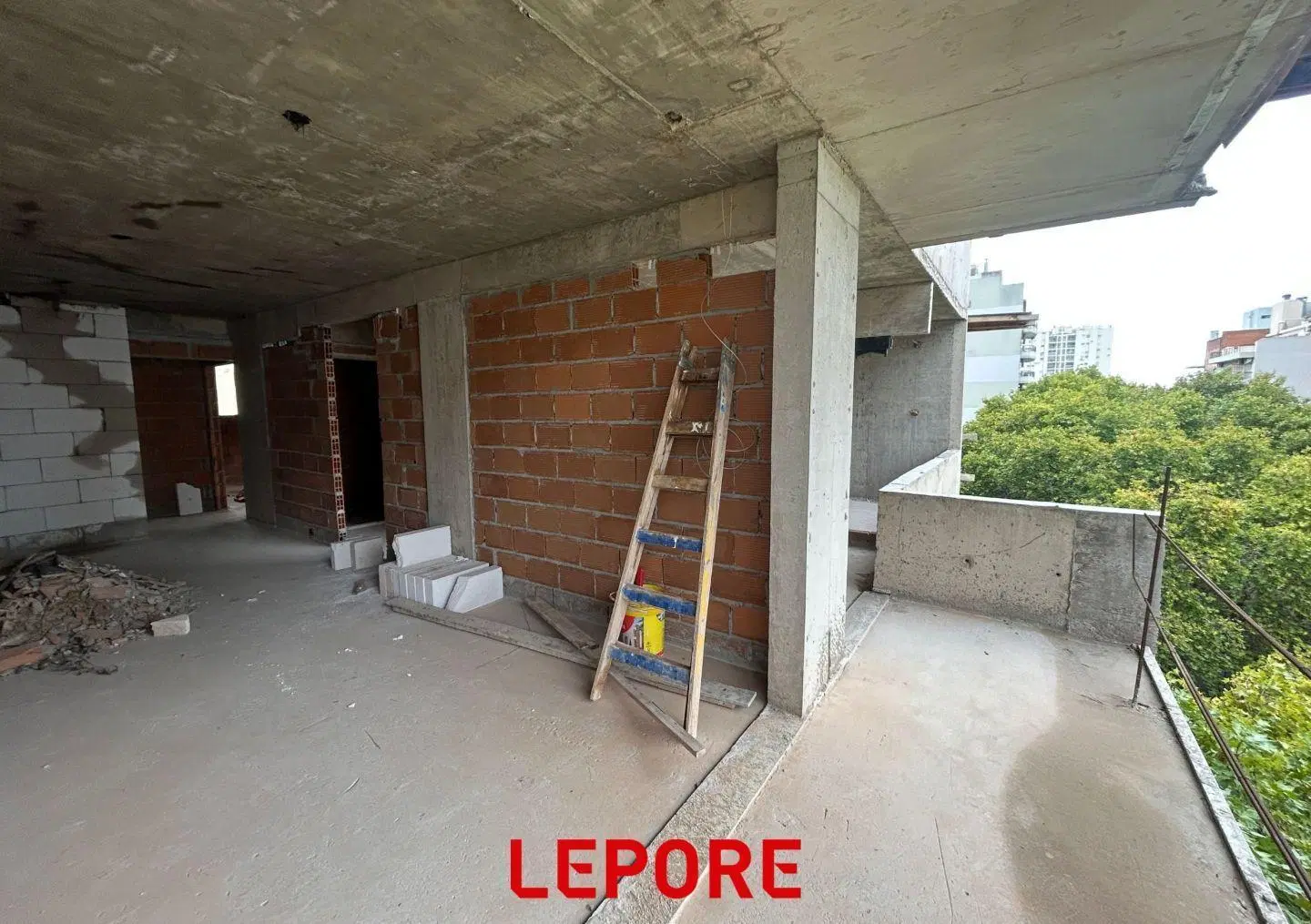 Departamento de 3 ambientes con balcón al frente, muy luminoso y con excelente d 5