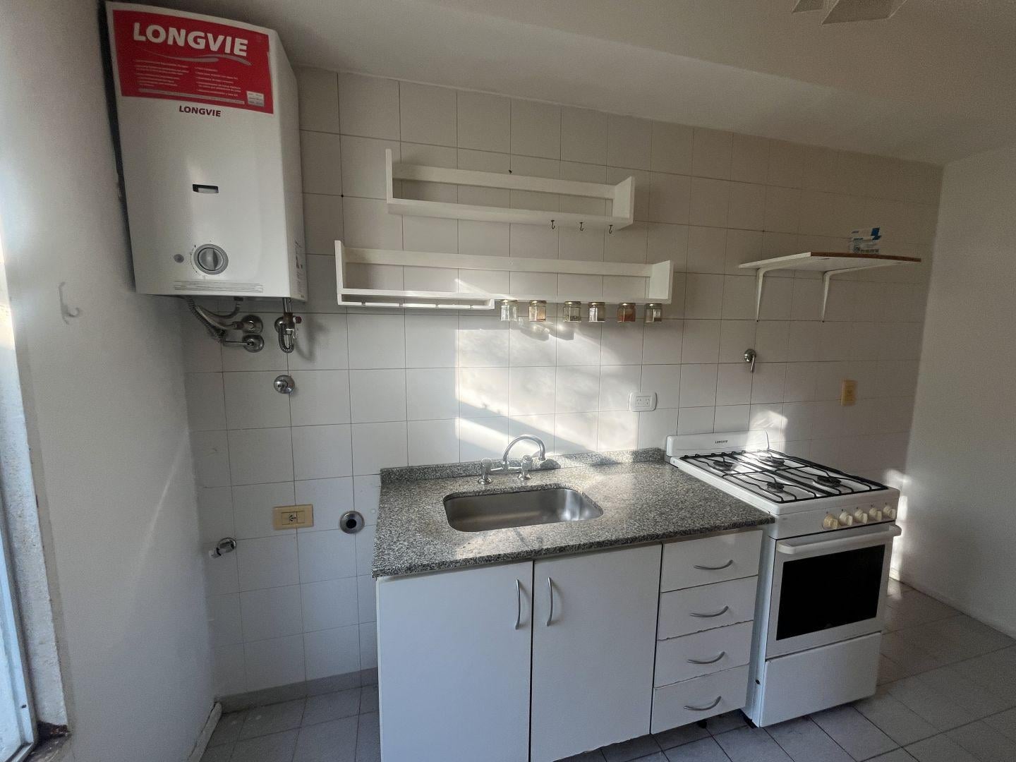 Foto de monoambiente en edificio con amenities, imagen 3